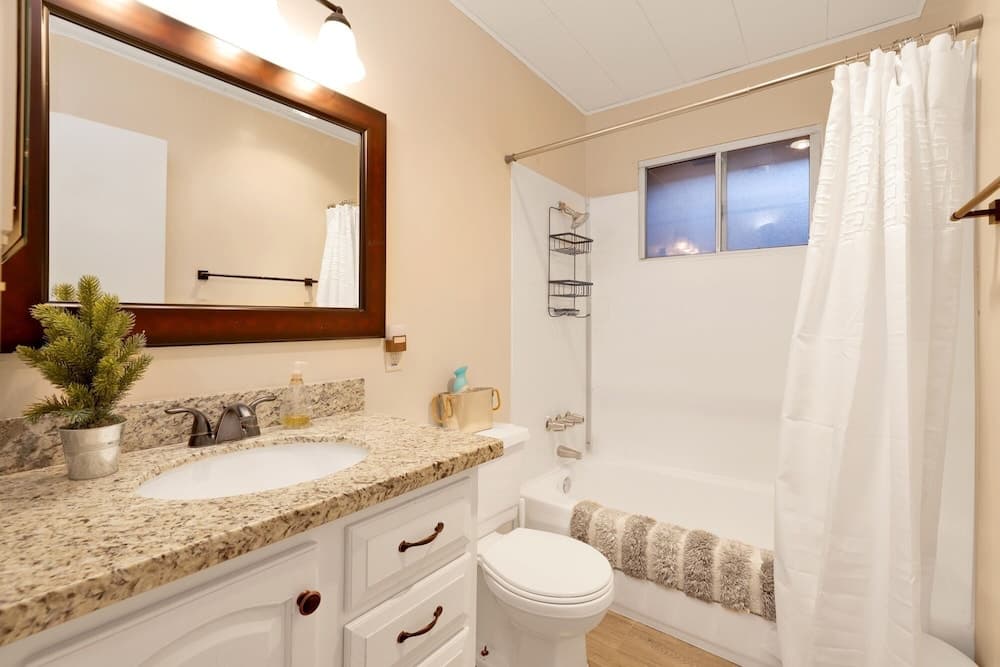 2277-robinhood Chalet 2 Bedroom Home by Redawning