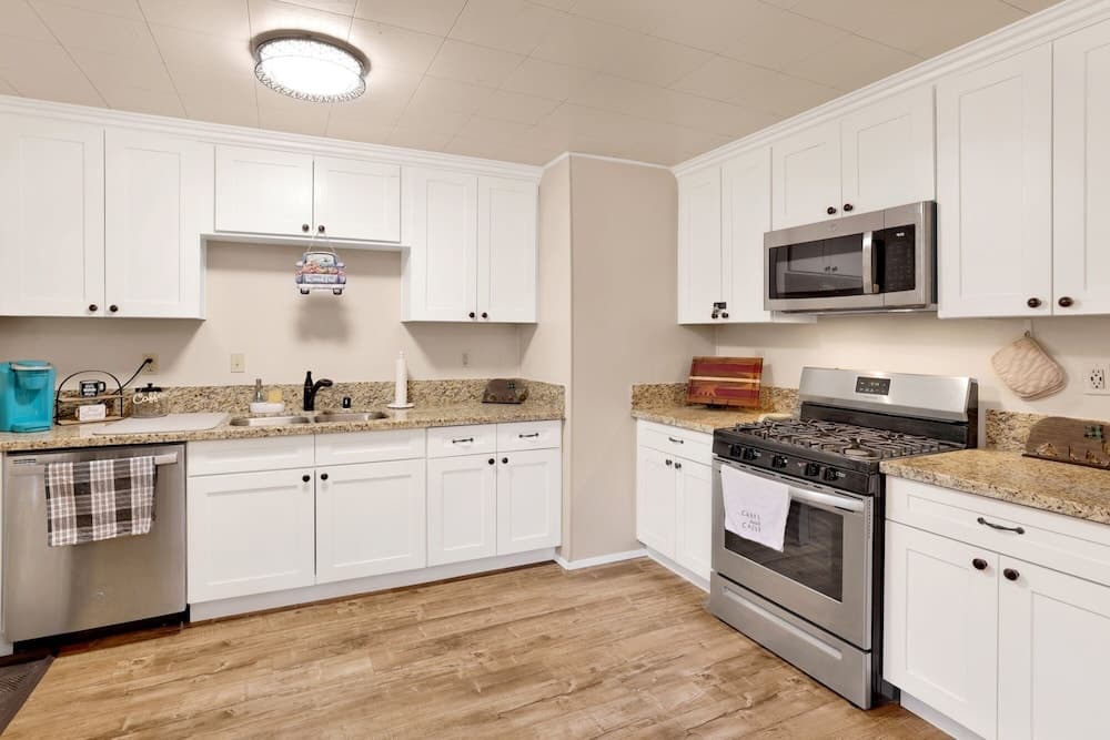 2277-robinhood Chalet 2 Bedroom Home by Redawning