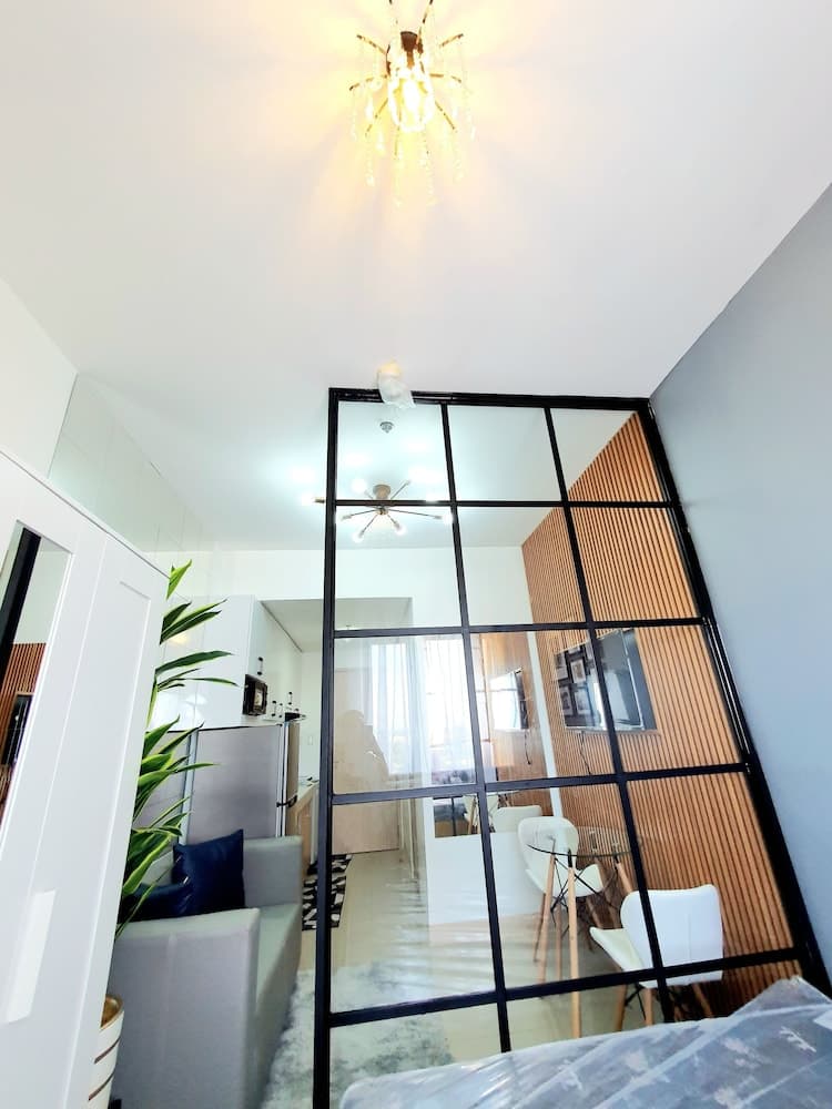 Green 2 Res Scandi-Industrial Free Wi-Fi