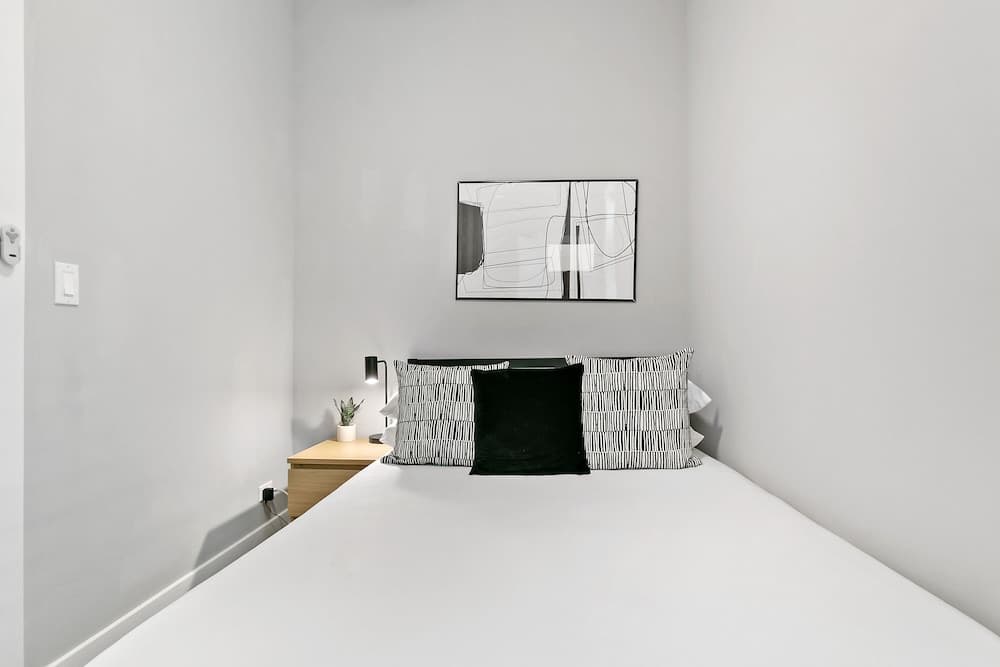 Comfy & Stylish 2BR 1BA in West Town