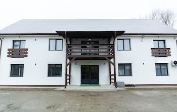 Frasin Studios-6 km to Voronet Monastery