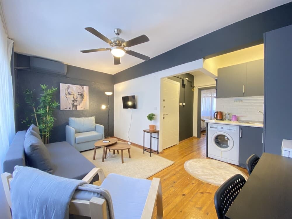 Chic Flat With Balcony in the Heart of Beyoglu