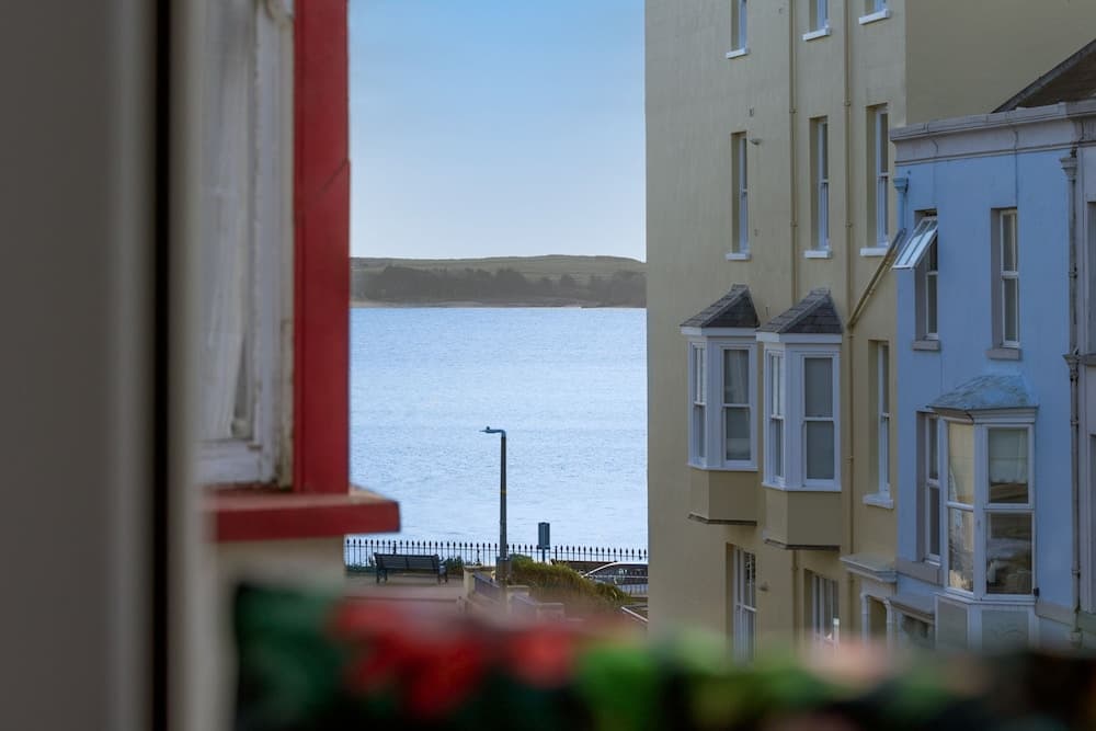 Caldey Bay Apartment - Lovely Sea Views
