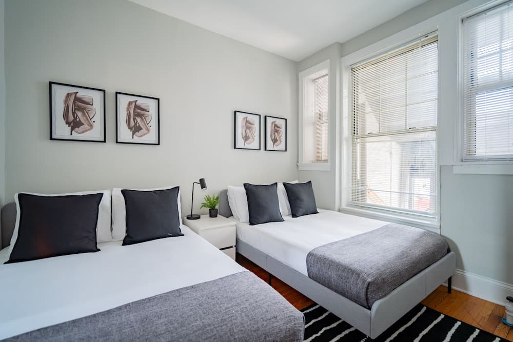 2BR Apt in Lively Ngbrhood Wrigley Field