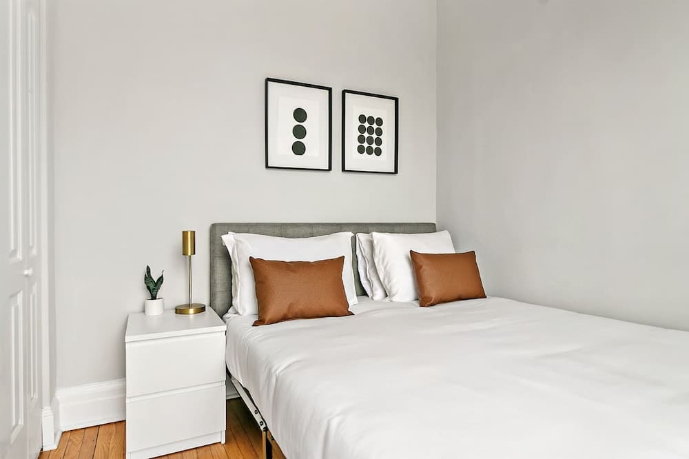 Cool 2BR Wrigleyville close to Fun City