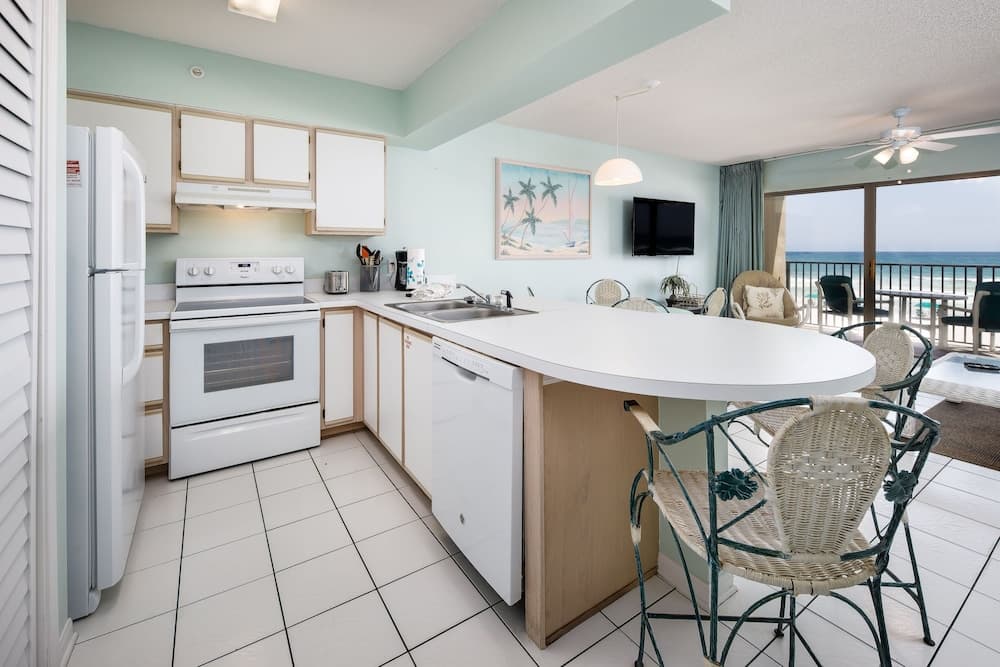 Emerald Twrs West 2004 By Brooks And Shorey Resorts 1 Bedroom Condo by Redawning