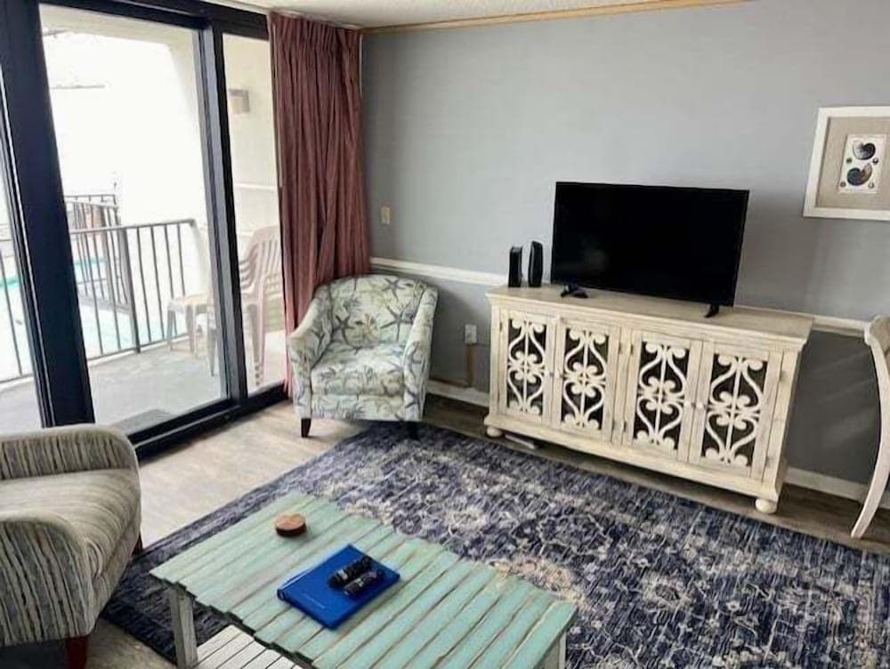 Royal Garden Resort 105 2 Bedroom Condo by RedAwning