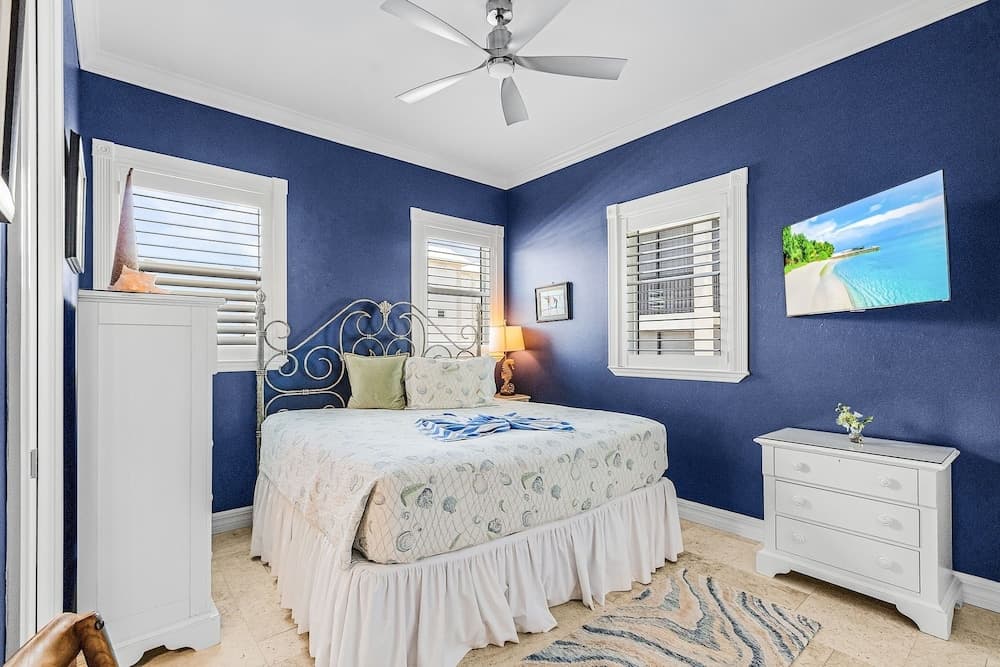 ~island Girl~ Immaculate Gulf Front Duplex 5 Bedroom Home by RedAwning