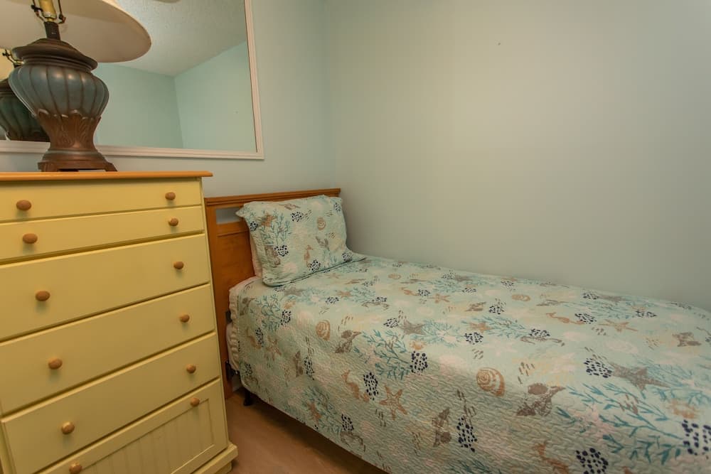 Royal Garden Resort 1012 2 Bedroom Condo by RedAwning