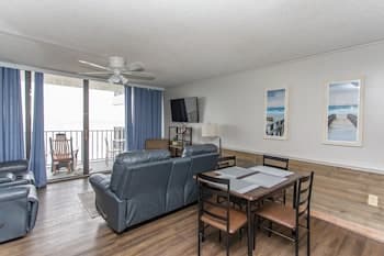 Royal Garden Resort 1114 2 Bedroom Condo by Redawning