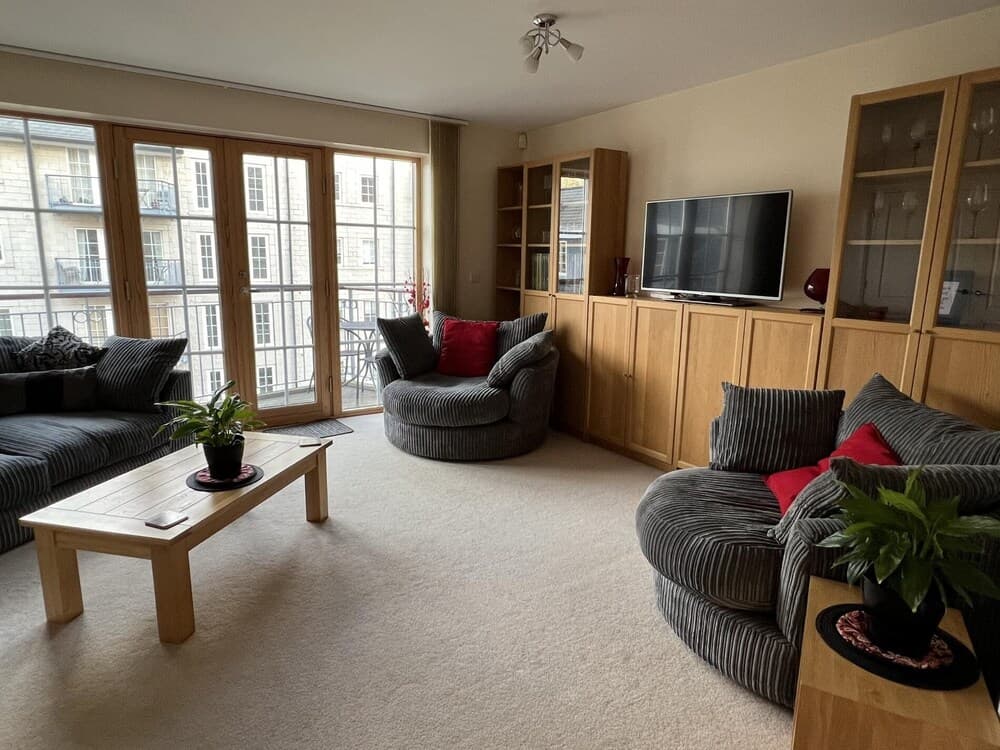 Amazing Marina View Apartment With Balcony Bristol