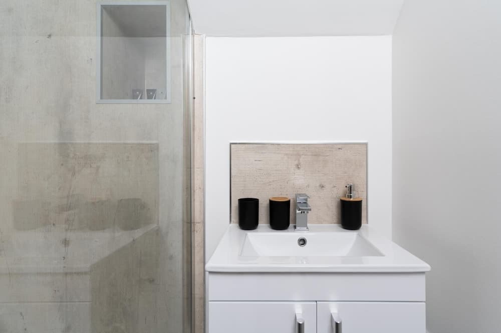 Tranquil Getaway for 4 New Mill Village