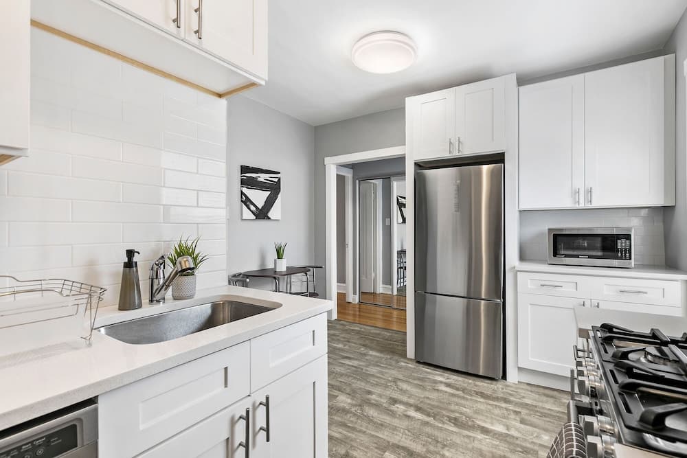 1BR Chic Apartment in Lakeview