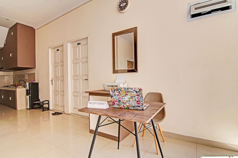 OYO 91269 R&s Living Residence