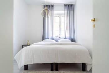 Luminous 2br with free parking & sauna