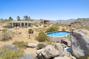 House Of Intellect - Hot Tub, Pool Fire Pit And Views! 1 Bedroom Home by Redawning