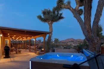 Sukha Life Retreat - Beautiful Views, Close To Jtnp W/hot Tub! 2 Bedroom Home by Redawning