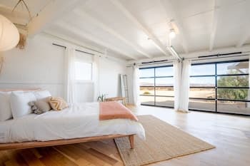 That Desert House - Hot Tub, Privacy & Desert Views! 3 Bedroom Home by Redawning