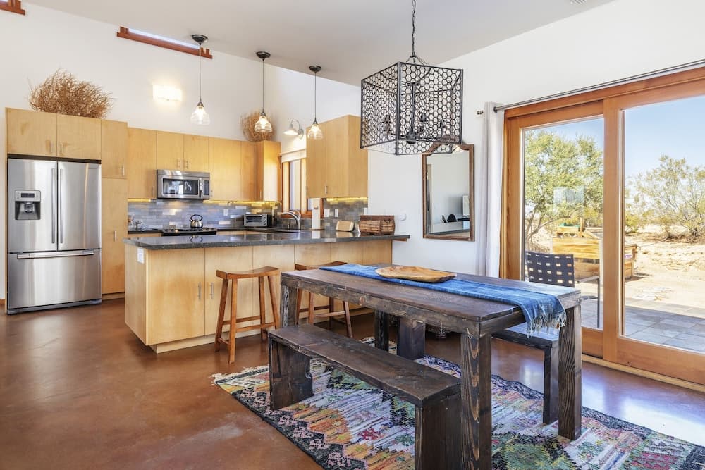 Moonview Modern Hot Tub, Bbq & Private Pool 2 Bedroom Home by RedAwning