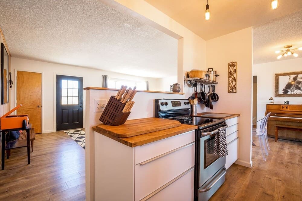 The Black Flamingo - Hot Tub, Bbq, Fire Pit And Ac 2 Bedroom Home by Redawning