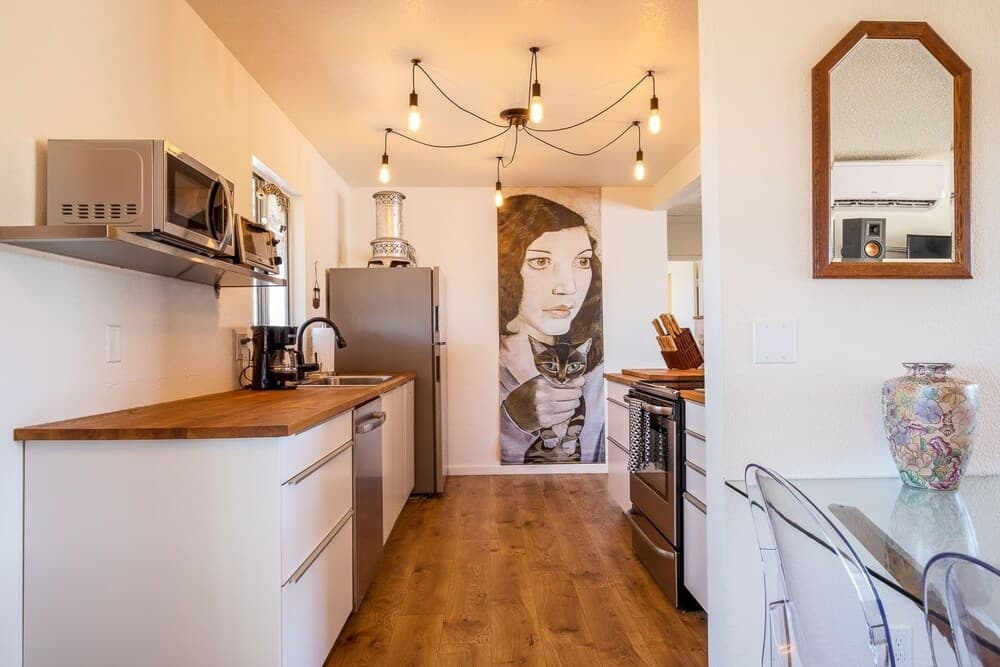 The Black Flamingo - Hot Tub, Bbq, Fire Pit And Ac 2 Bedroom Home by Redawning