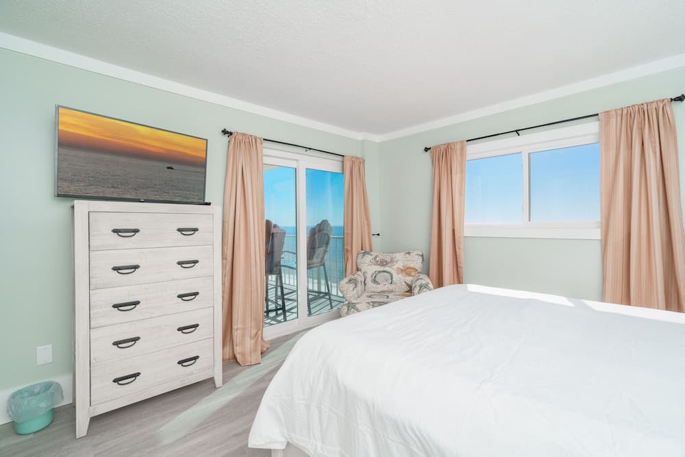 Sea La Vie Oceanfront Condo With Balcony