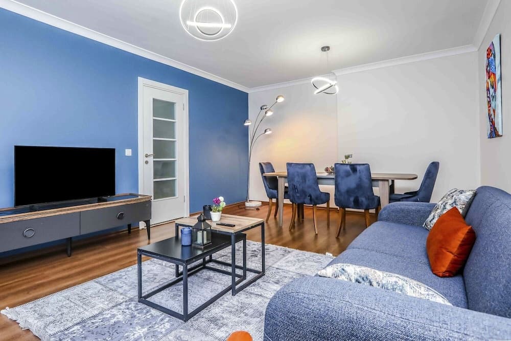 Flat With Balcony Close to Viaport Marina Tuzla