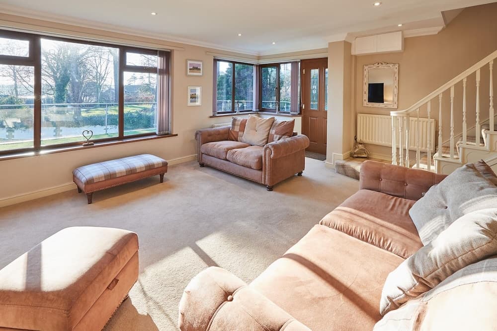 Host Stay The Chimneys