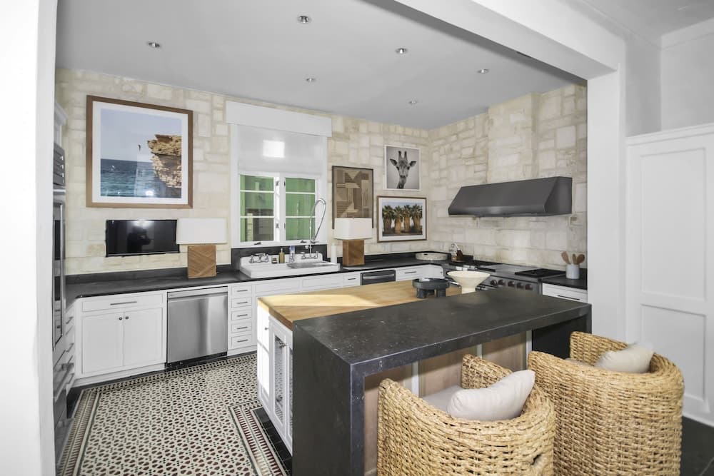 Newly Remodeled Beach Front Home With Pool 4br/4.5bth 4 Bedroom Home by Redawning