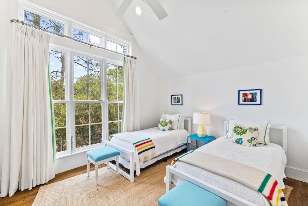 Pet Friendly Watercolor 4br Home In The Lake District 4 Bedroom Home by RedAwning