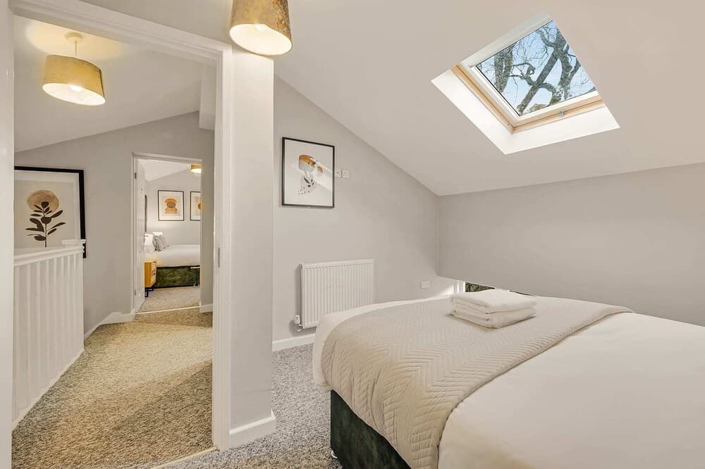Host Apartments - Stylish Georgian Coach House