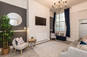 Stunning L1 Seel Street Georgian 3 Bedroom Townhouse Sleeps 10 People