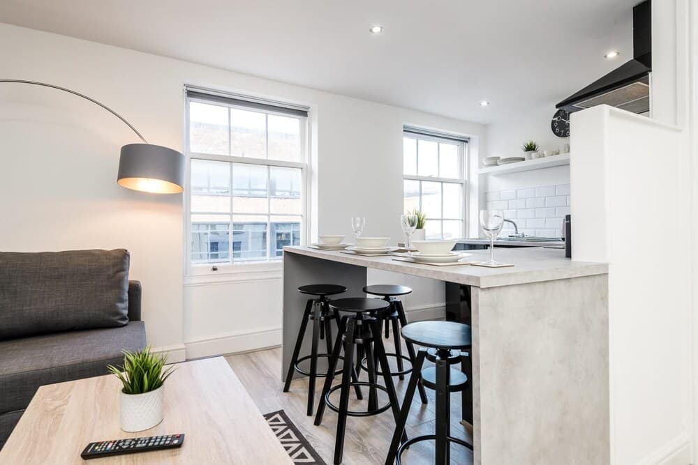 Super Central 1-bed Modern and Cosy Apt - Sleeps 4