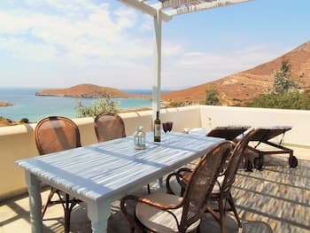 Charming 3-bed House in Exclusive Delfini Bay