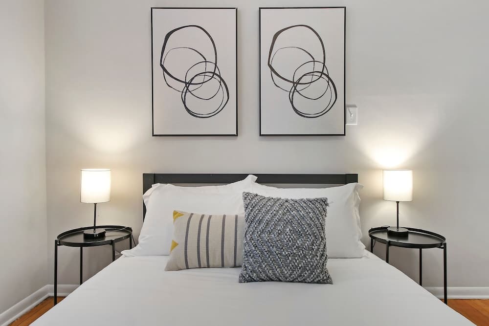 Spacious & Furnished 3BR Apt Rogers Park