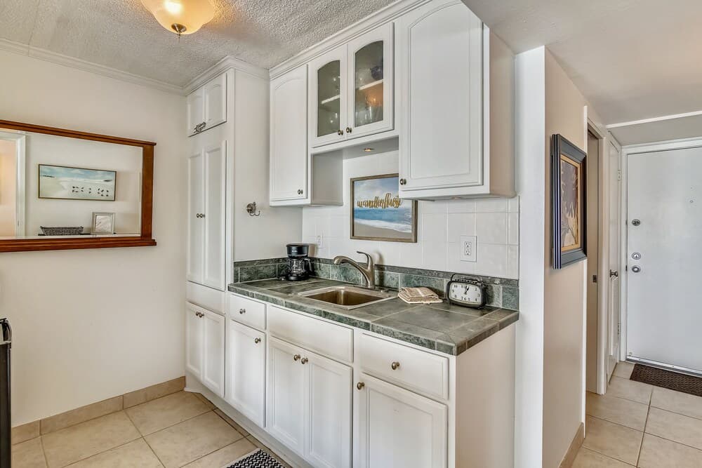 By the Sea Resort 808-seaside Retreat