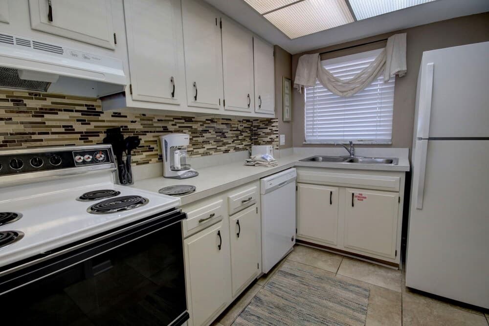 263 El Matador 2 Bedroom Condo by Redawning