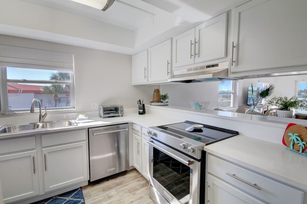 530 El Matador 2 Bedroom Condo by RedAwning