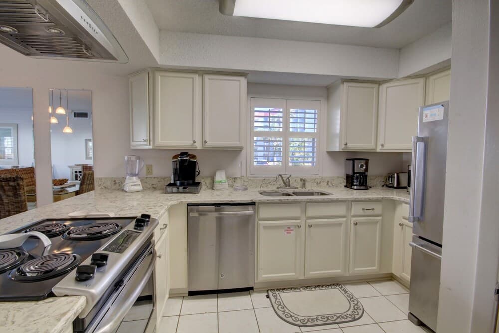 319 El Matador 2 Bedroom Condo by RedAwning