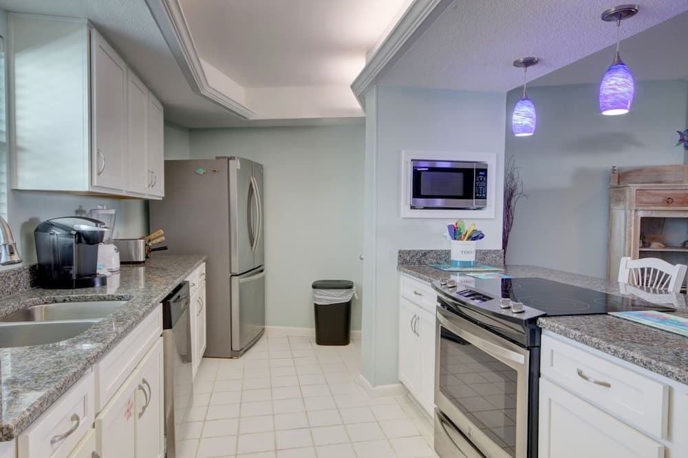 144 El Matador 1 Bedroom Condo by RedAwning