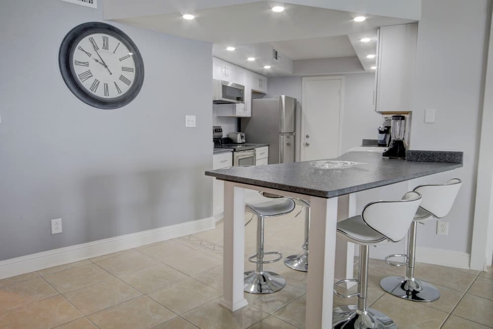 455 El Matador 1 Bedroom Condo by RedAwning