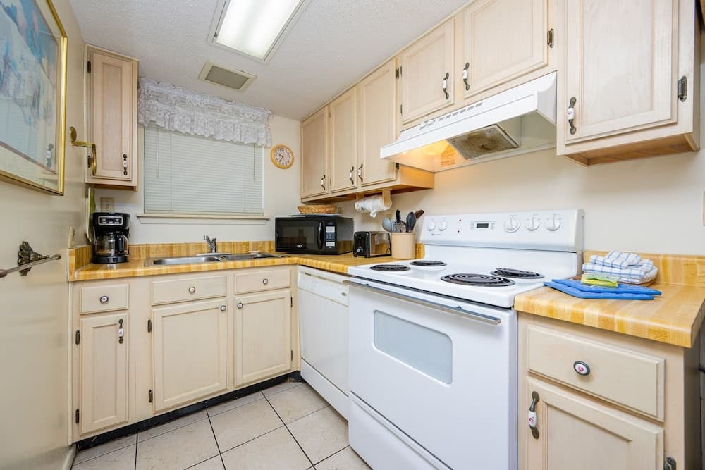 Driftwood Towers 6d 2 Bedroom Condo