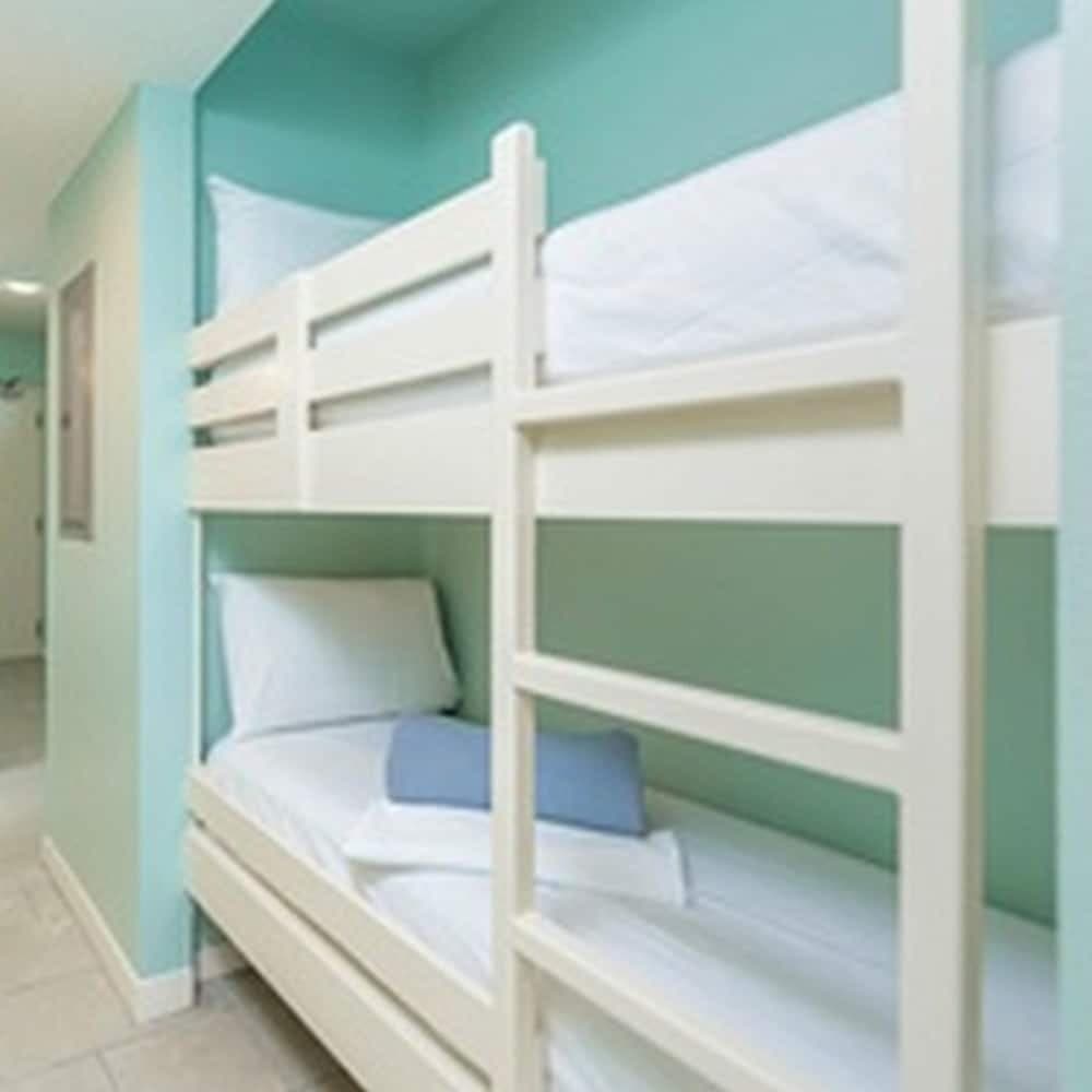 Phoenix All Suites by Brett Robinson