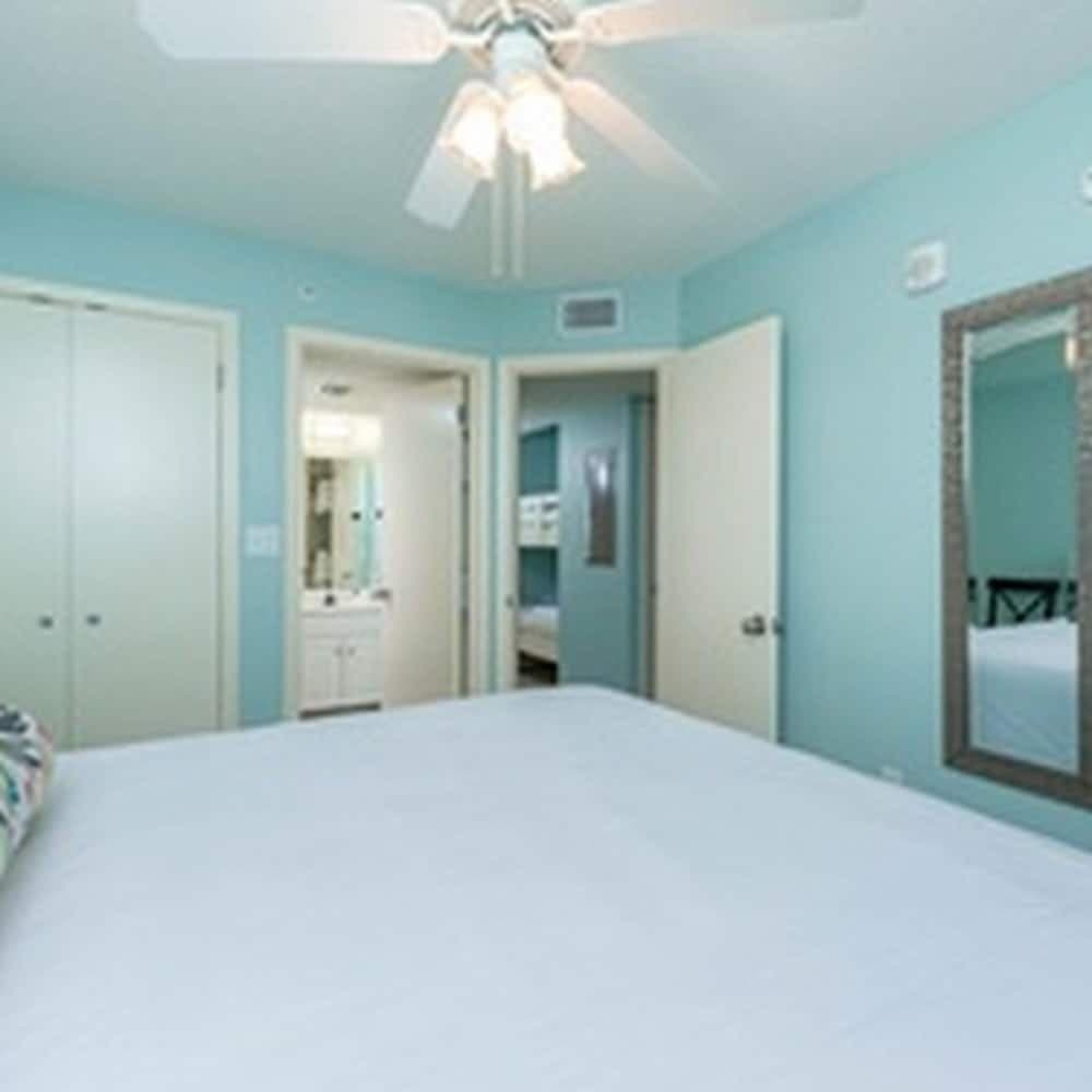 Phoenix All Suites by Brett Robinson