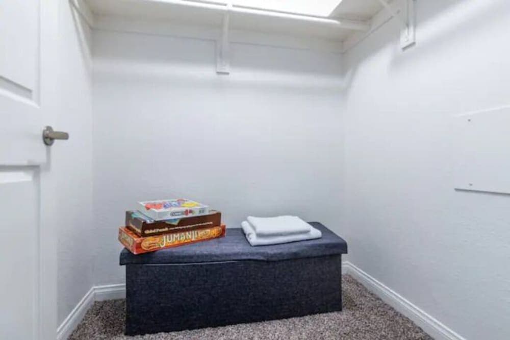 Lux Apt by SeaWorld. Pool, Hot Tub, Gym, King Beds