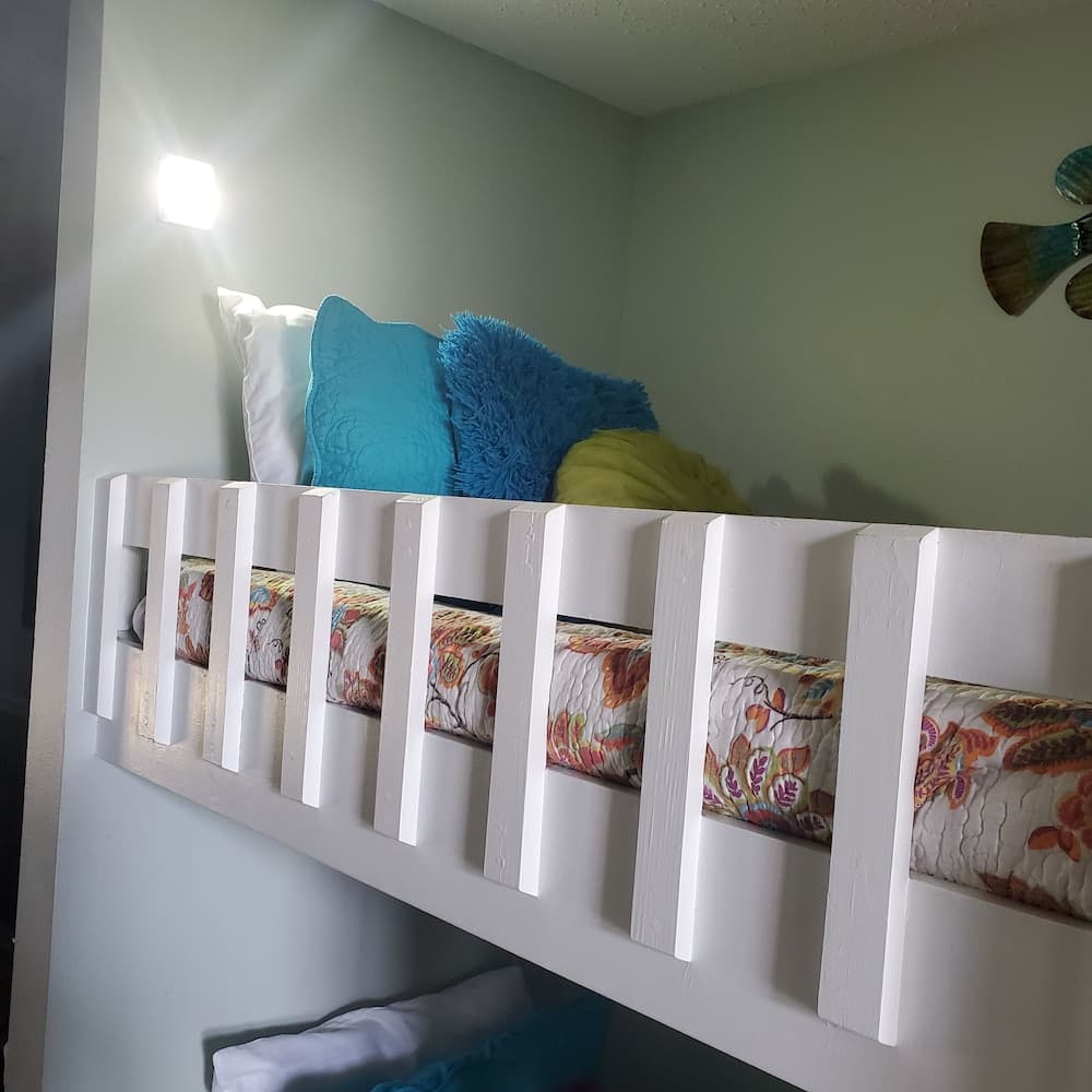 Direct Gulf Front Condo With Resort Pools With Hot Tubs - Steps to Beach