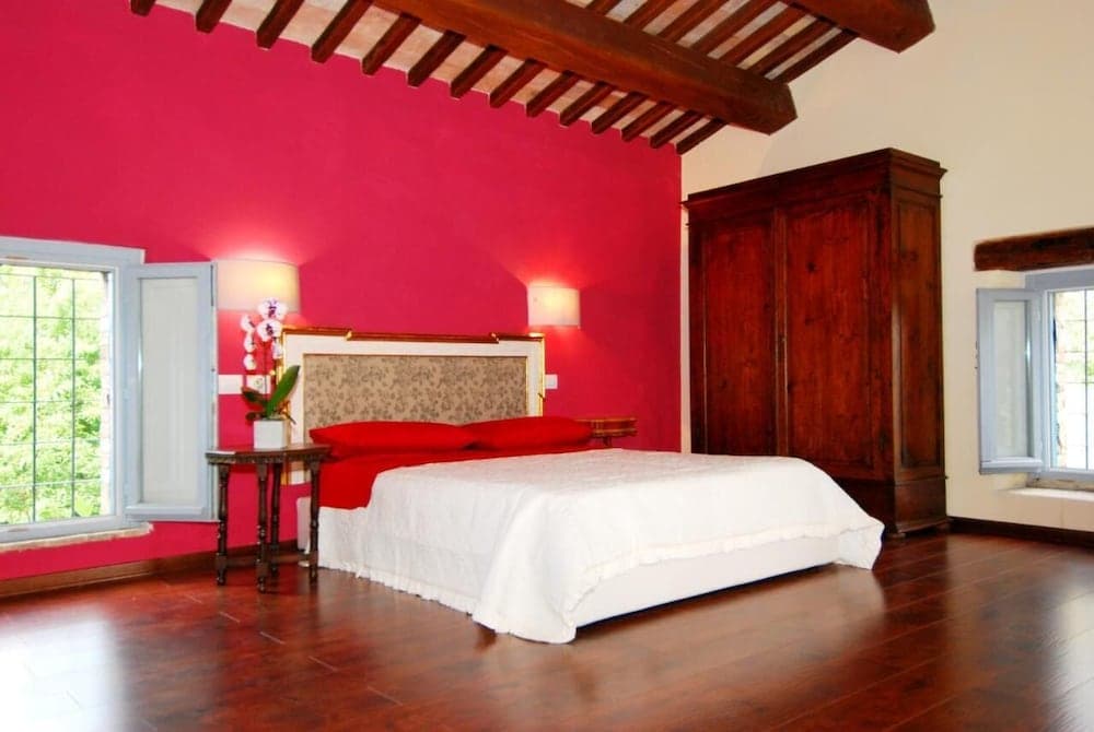 Amaranth House Rooms and Apartments