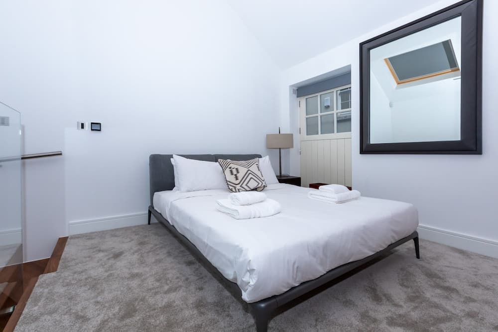 Central & Unique 1BD Mews House in Mayfair