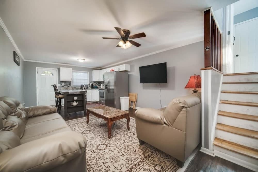 Mid-city Serenity Downstairs