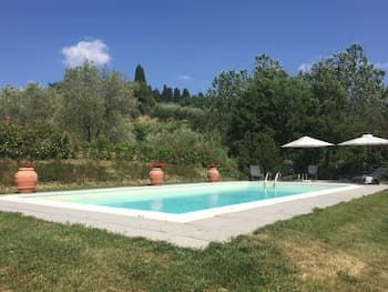 Casa Noscali - 2 BR 3BA Apartment With Terrace Pool and Views